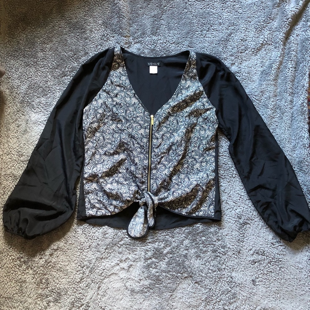 Last chance!! Black and white printed blouse
